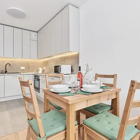 Wichrowa With Free Garage By Renters 아파트 *