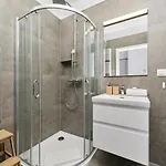 Wichrowa With Free Garage By Renters Apartament