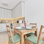 Wichrowa With Free Garage By Renters Apartament *