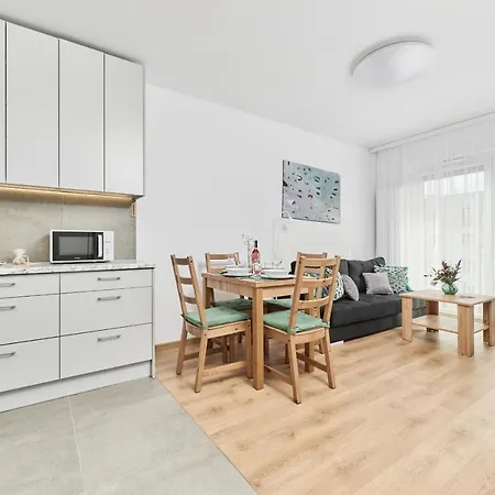 Wichrowa With Free Garage By Renters 아파트 브로츠와프