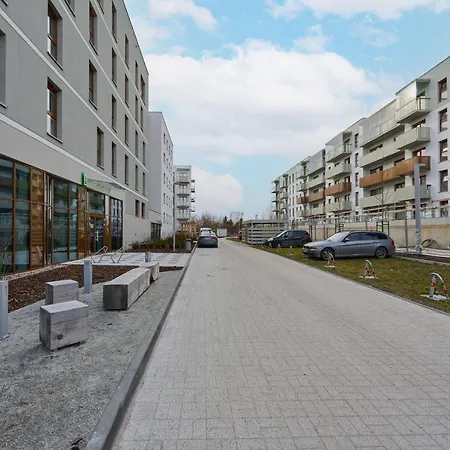 Wichrowa With Free Garage By Renters * 브로츠와프