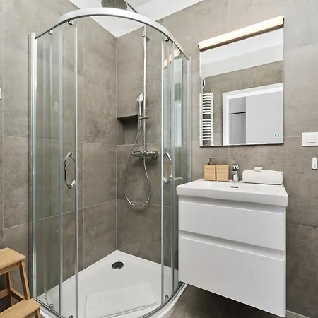 Wichrowa With Free Garage By Renters 아파트