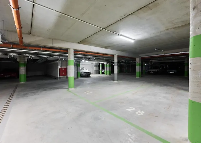 Wichrowa With Free Garage By Renters דירה