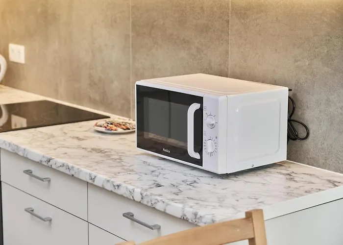 Wichrowa With Free Garage By Renters דירה