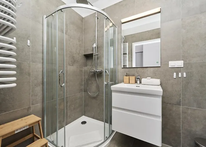 Wichrowa With Free Garage By Renters דירה